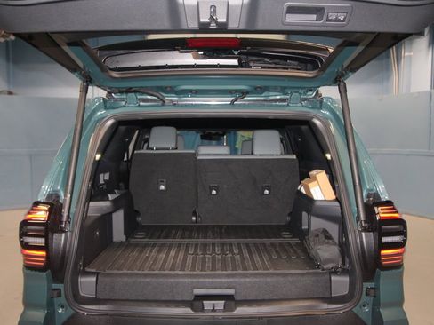 Used 2025 Toyota 4Runner Trailhunter image 47