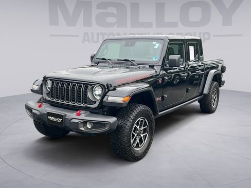 Used 2025 Jeep Gladiator Rubicon w/ Convenience Group AWD/4WD image 1