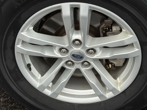 Used 2022 Ford Explorer XLT w/ Equipment Group 202A image 10