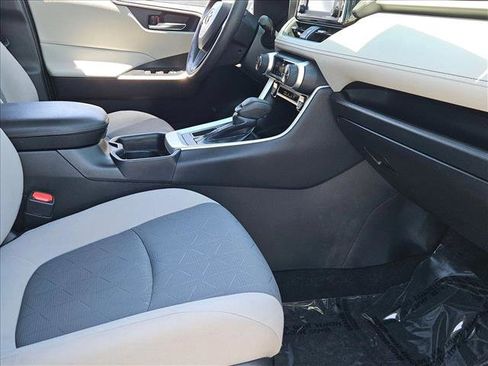 Used 2020 Toyota RAV4 XLE w/ Carpet Mat Package FWD image 25