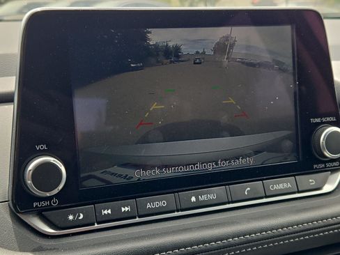 Used 2025 Nissan Rogue SV FWD image 19