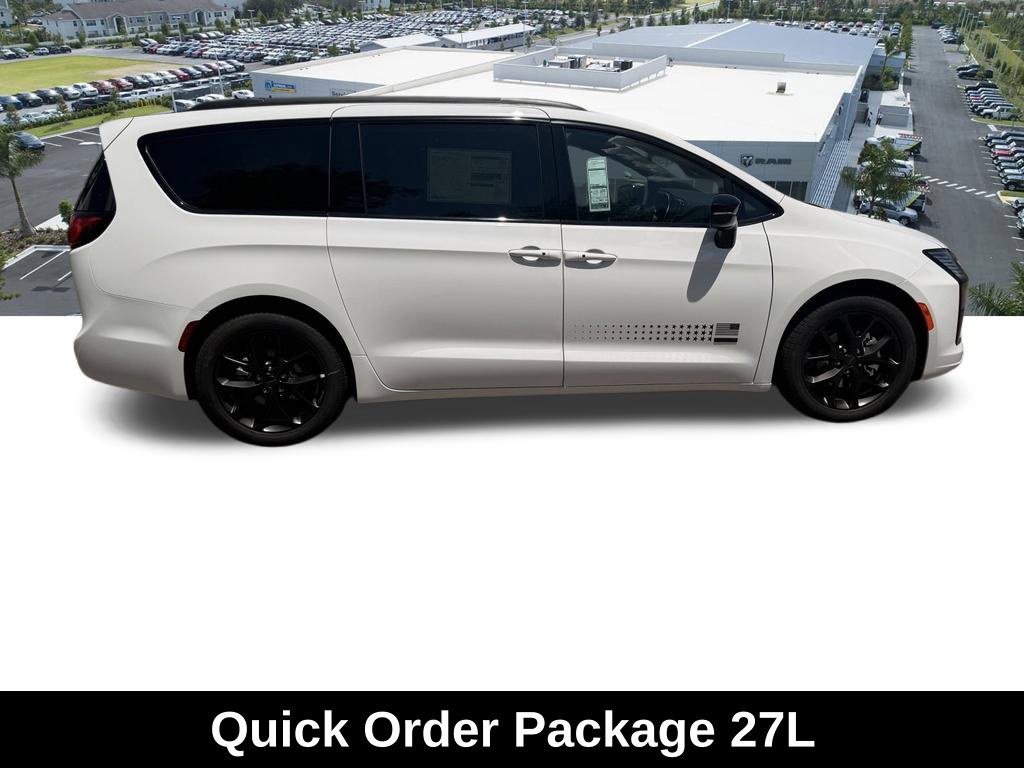New 2027 Chrysler Pacifica Select FWD image 3