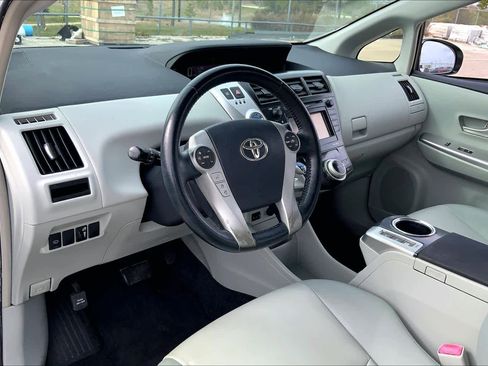 Used 2013 Toyota Prius V Five image 17