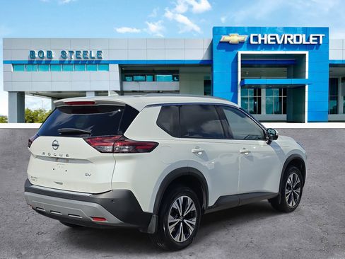 Used 2021 Nissan Rogue SV w/ Premium Package FWD image 3