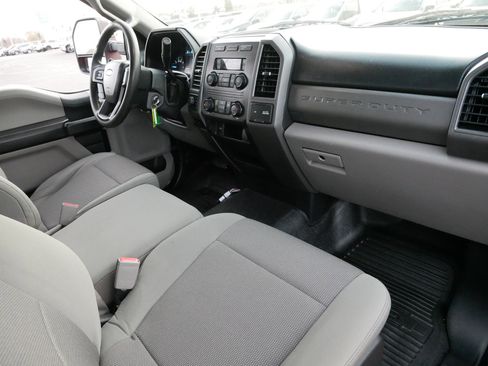 Used 2019 Ford F250 XL w/ Power Equipment Group image 10