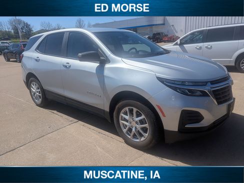 Certified 2022 Chevrolet Equinox LS w/ LS Convenience Package AWD/4WD image 2
