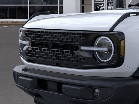 New 2025 Ford Bronco Outer Banks w/ Black Appearance Package image 19