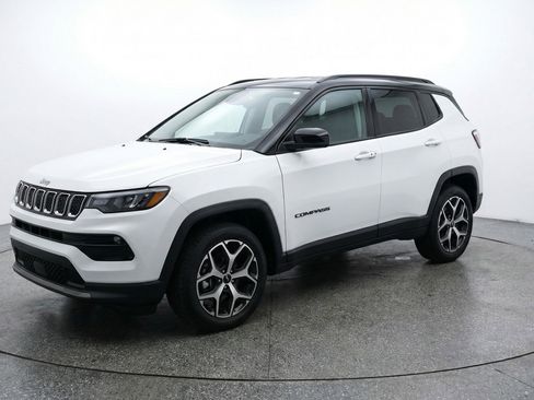 Used 2025 Jeep Compass Limited image 3