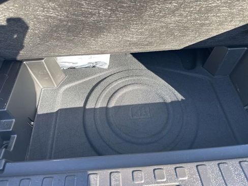 Used 2024 GMC Terrain SLT image 54