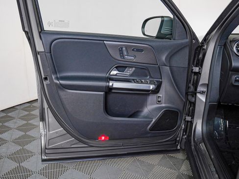 Certified 2023 Mercedes-Benz EQB 300 4MATIC image 24