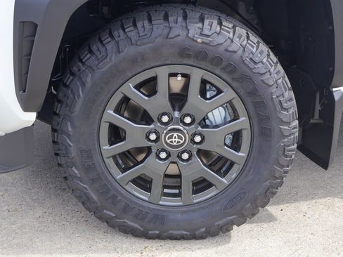 New 2026 Toyota 4Runner SR5 AWD/4WD image 20