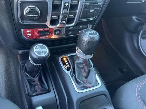 Used 2018 Jeep Wrangler Unlimited Rubicon image 27