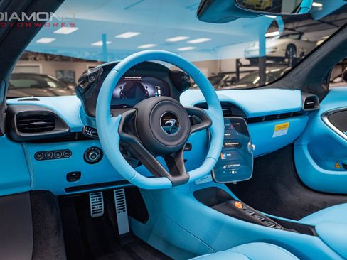 Used 2026 McLaren Artura Spider RWD image 16