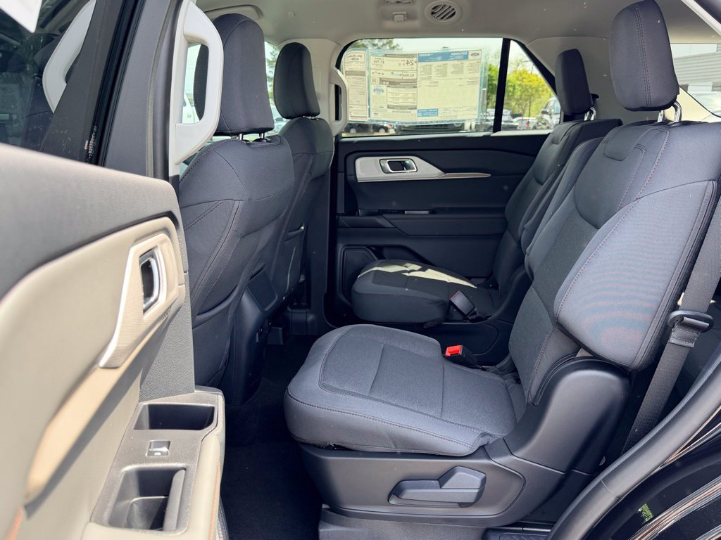 New 2026 Ford Explorer Active RWD image 11