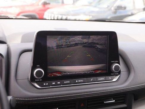 Used 2025 Nissan Rogue SV AWD/4WD image 17