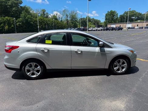 Used 2014 Ford Focus SE FWD image 3