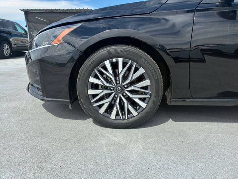 Used 2025 Nissan Altima 2.5 SV FWD image 29