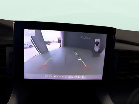 Used 2020 Ford Explorer w/ 3rd Row, Rear Camera, Rever image 19