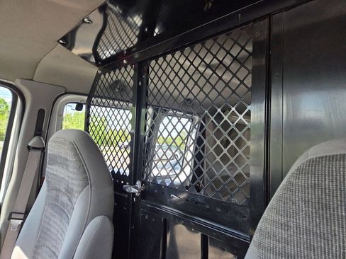 Used 2001 Ford E-250 and Econoline 250 RWD image 22
