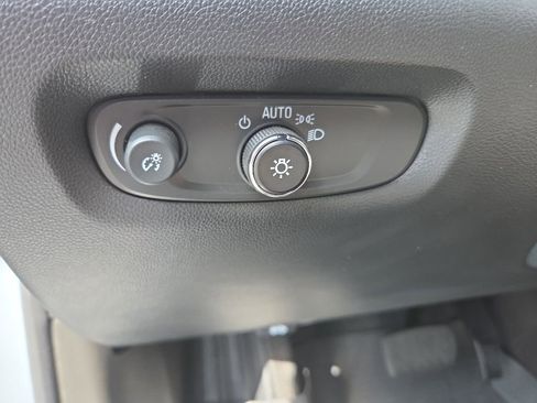 Used 2023 Chevrolet Traverse LT FWD image 20