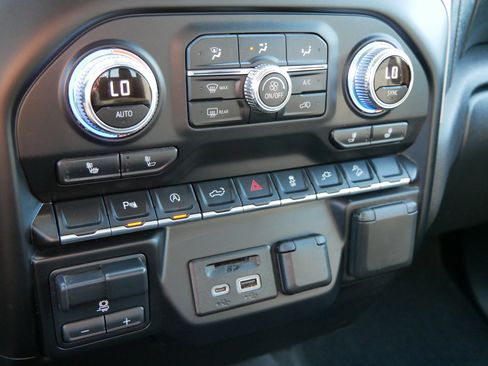 Used 2020 GMC Sierra 1500 SLE w/ SLE Value Package image 19