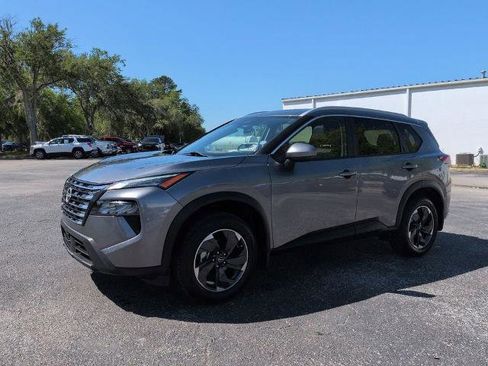 Certified 2024 Nissan Rogue SV w/ SV Premium Package AWD/4WD image 8