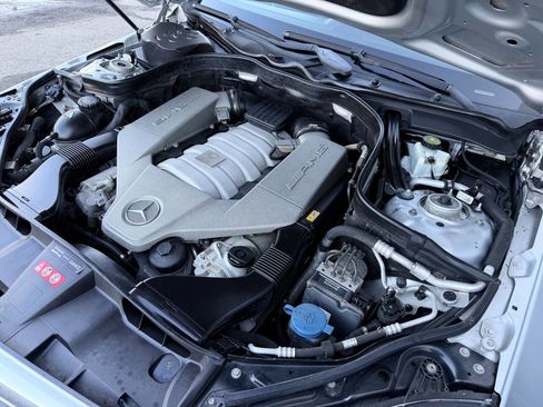 Used 2010 Mercedes-Benz E 63 AMG Sedan image 35