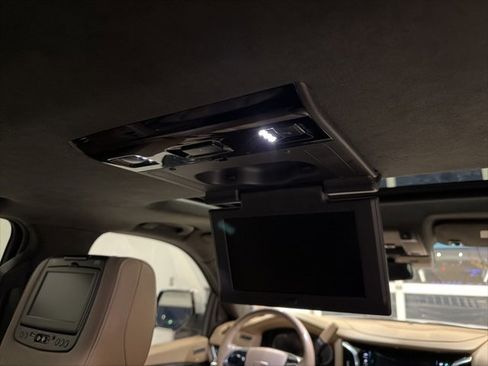 Used 2019 Cadillac Escalade ESV Platinum image 5