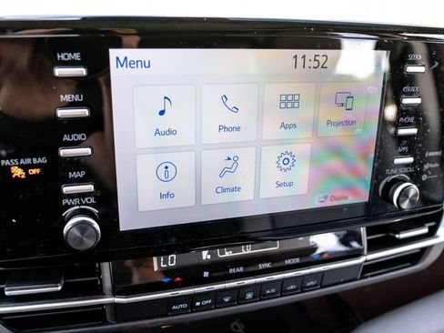 Used 2024 Toyota Sienna LE w/ LE Plus Package AWD/4WD image 31