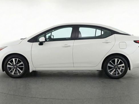 Used 2025 Nissan Versa SV image 5
