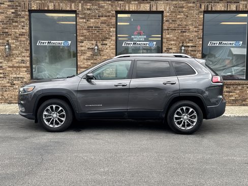 Used 2019 Jeep Cherokee Latitude Plus w/ Cold Weather Group AWD/4WD image 2