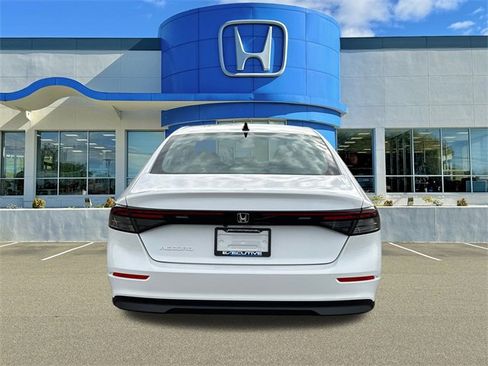 New 2025 Honda Accord SE image 3