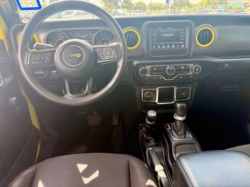Used 2023 Jeep Gladiator Sport AWD/4WD image 11
