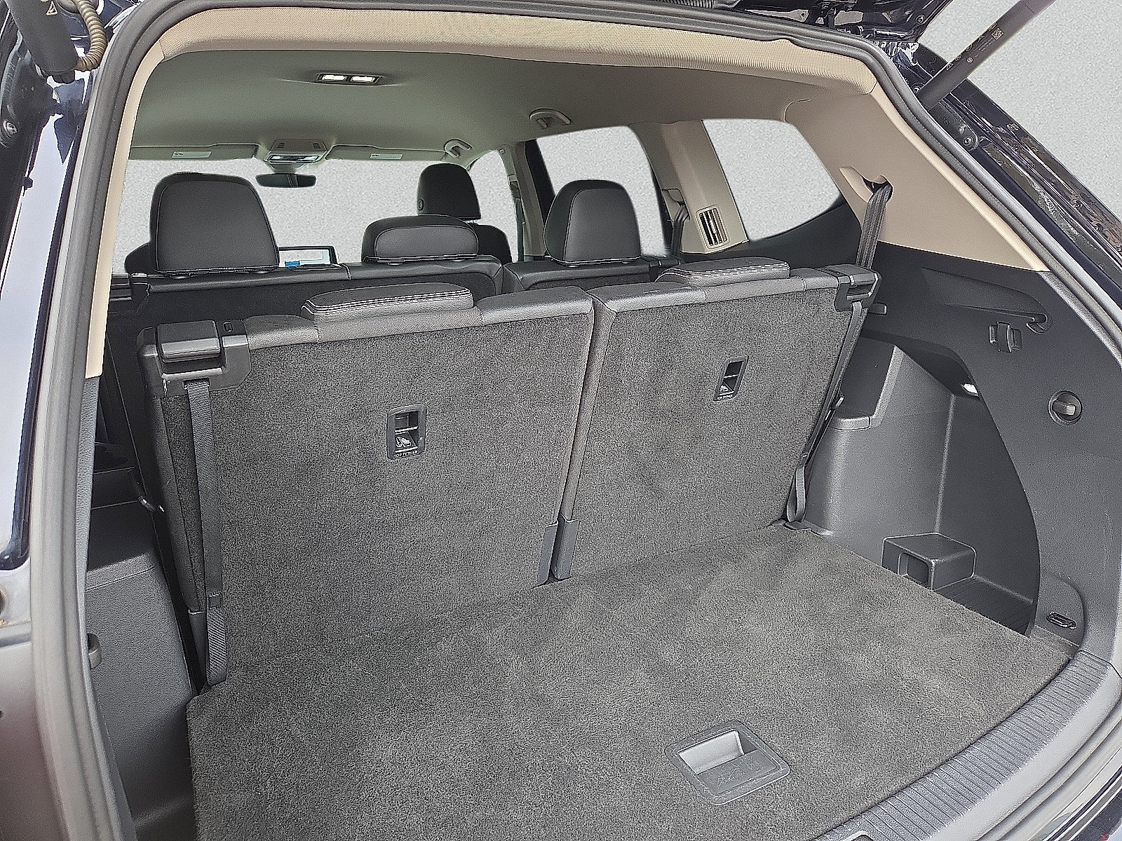 Used 2025 Volkswagen Atlas SE FWD image 9