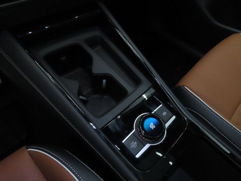 New 2026 Volkswagen Tiguan SEL R-Line AWD/4WD image 17