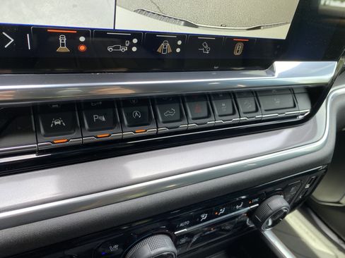 Used 2024 Chevrolet Silverado 1500 High Country w/ Technology Package AWD/4WD image 29