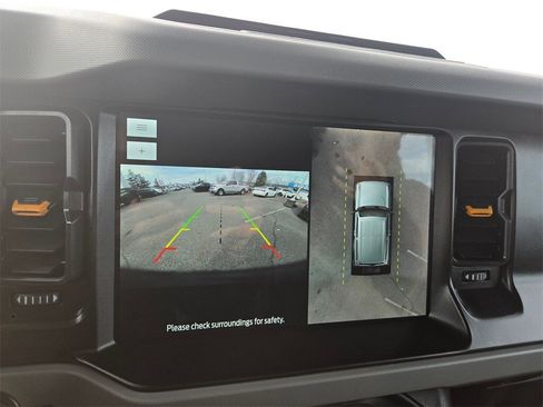 Used 2023 Ford Bronco Badlands image 13