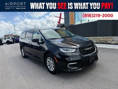 Used 2023 Chrysler Pacifica Touring-L