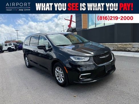 Used 2023 Chrysler Pacifica Touring-L FWD image 1