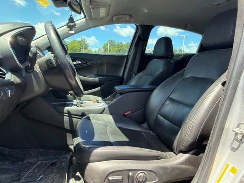 Used 2018 Chevrolet Malibu LT w/ Leather Package FWD image 22