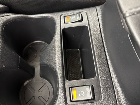 Used 2017 Nissan Rogue SV image 18