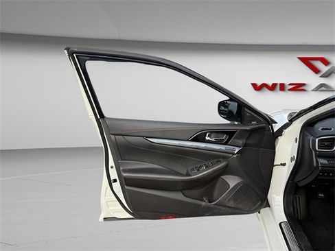 Used 2022 Nissan Maxima SR w/ Sport Mat Group image 8