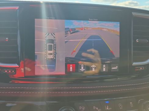 Used 2024 Chrysler Pacifica Limited w/ S Appearance Package image 17