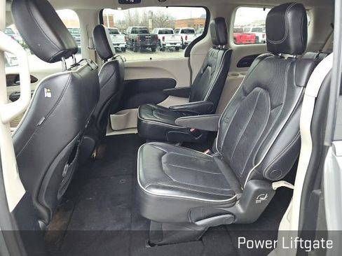 Used 2022 Chrysler Pacifica Limited image 34