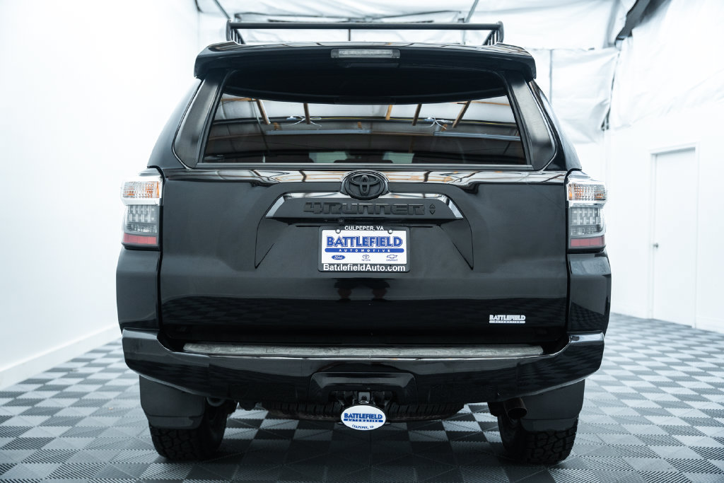Used 2021 Toyota 4Runner Venture w/ Moonroof Package AWD/4WD image 6