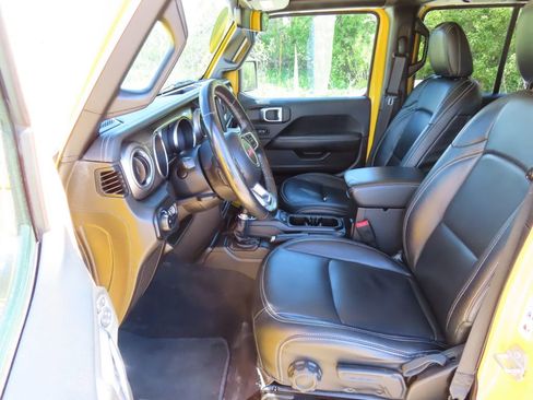 Used 2019 Jeep Wrangler Unlimited Sahara AWD/4WD image 21