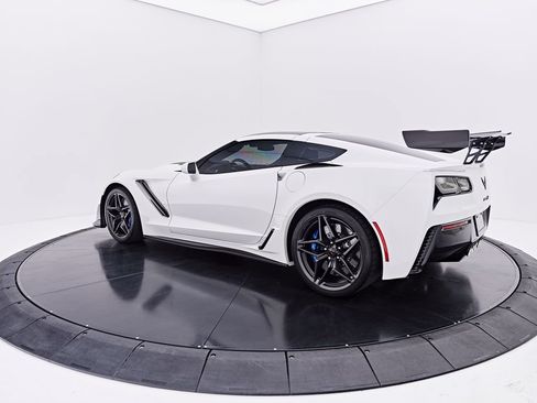 Used 2019 Chevrolet Corvette ZR1 RWD image 23