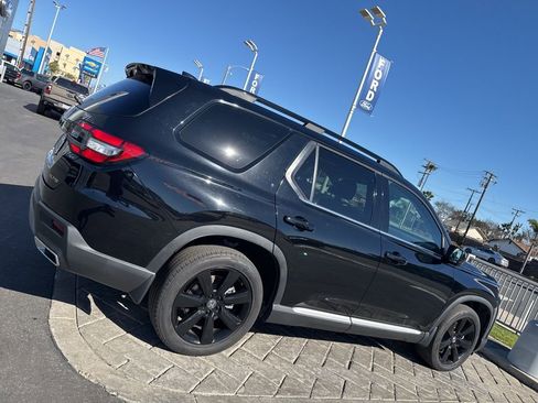 Used 2023 Honda Pilot Elite image 2