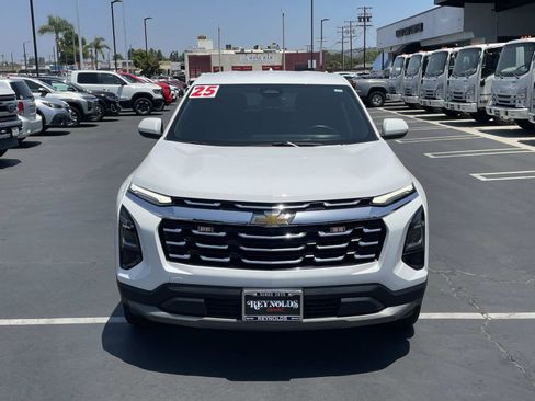 Used 2025 Chevrolet Equinox LT FWD image 2