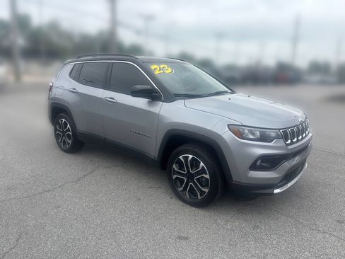 Used 2023 Jeep Compass Limited w/ Sun and Sound Group AWD/4WD image 11